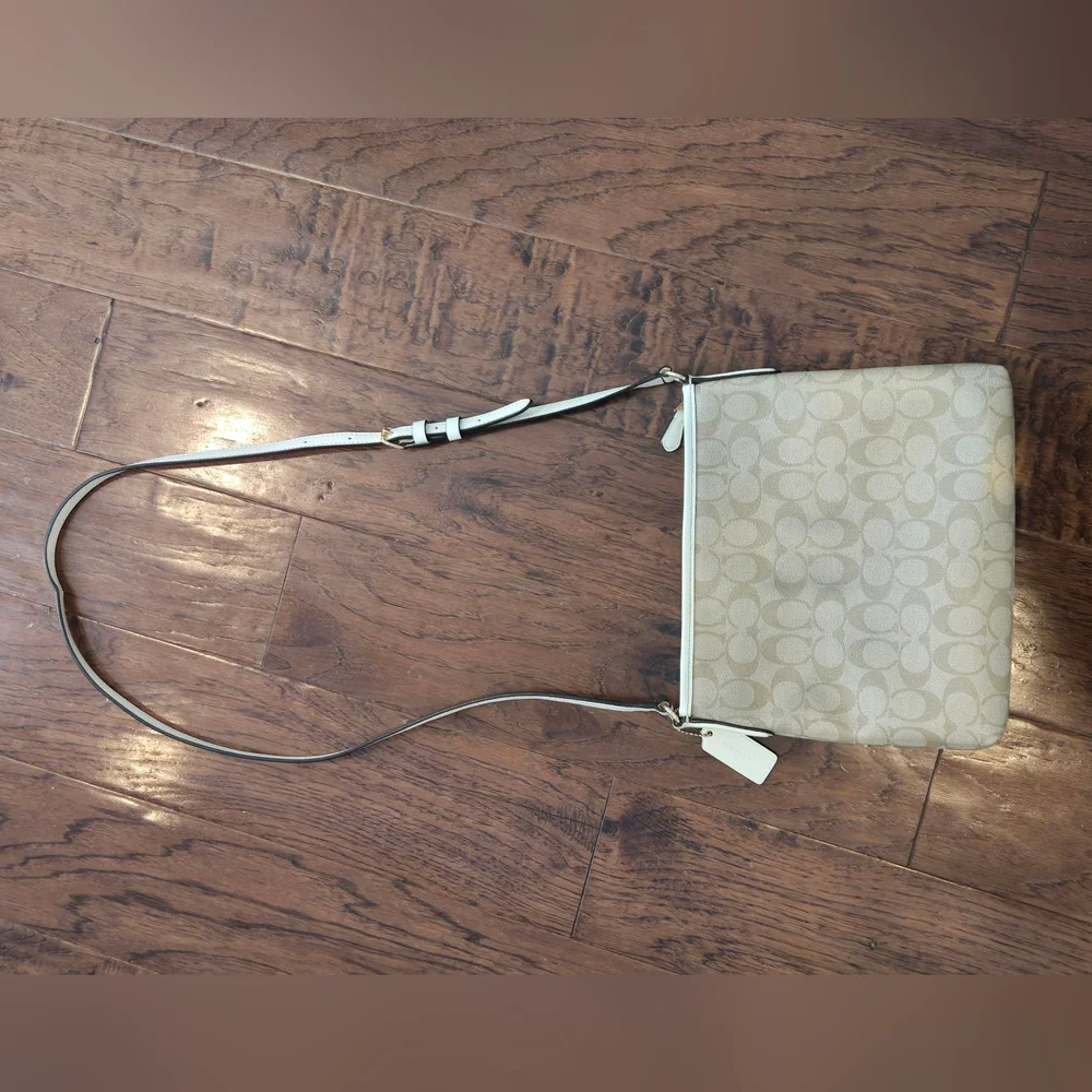 Coach F29210 Signature Leather Shoulder Bag Beige White Crossbody - Picture 5 of 10